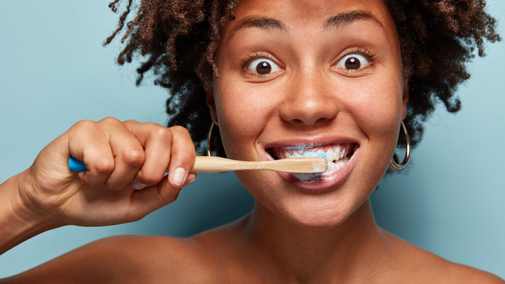 Les bienfaits du dentifrice naturel pour les dents et les gencives